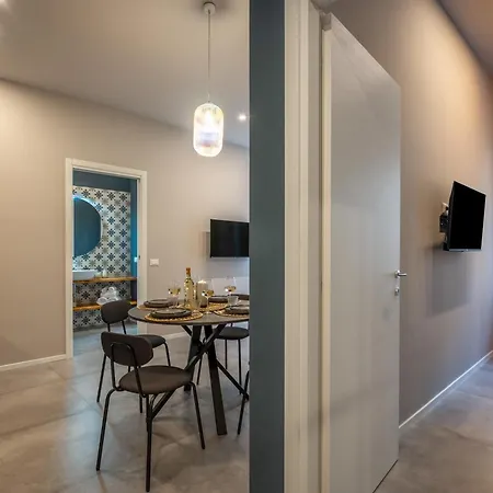 Rolli & Caruggi דירה *